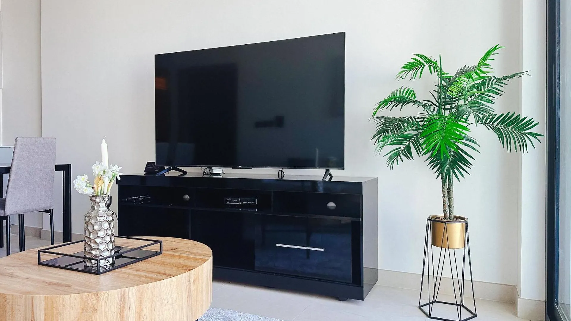 Waterfront apartment with Burj Khalifa views in Business Bay Dubai
