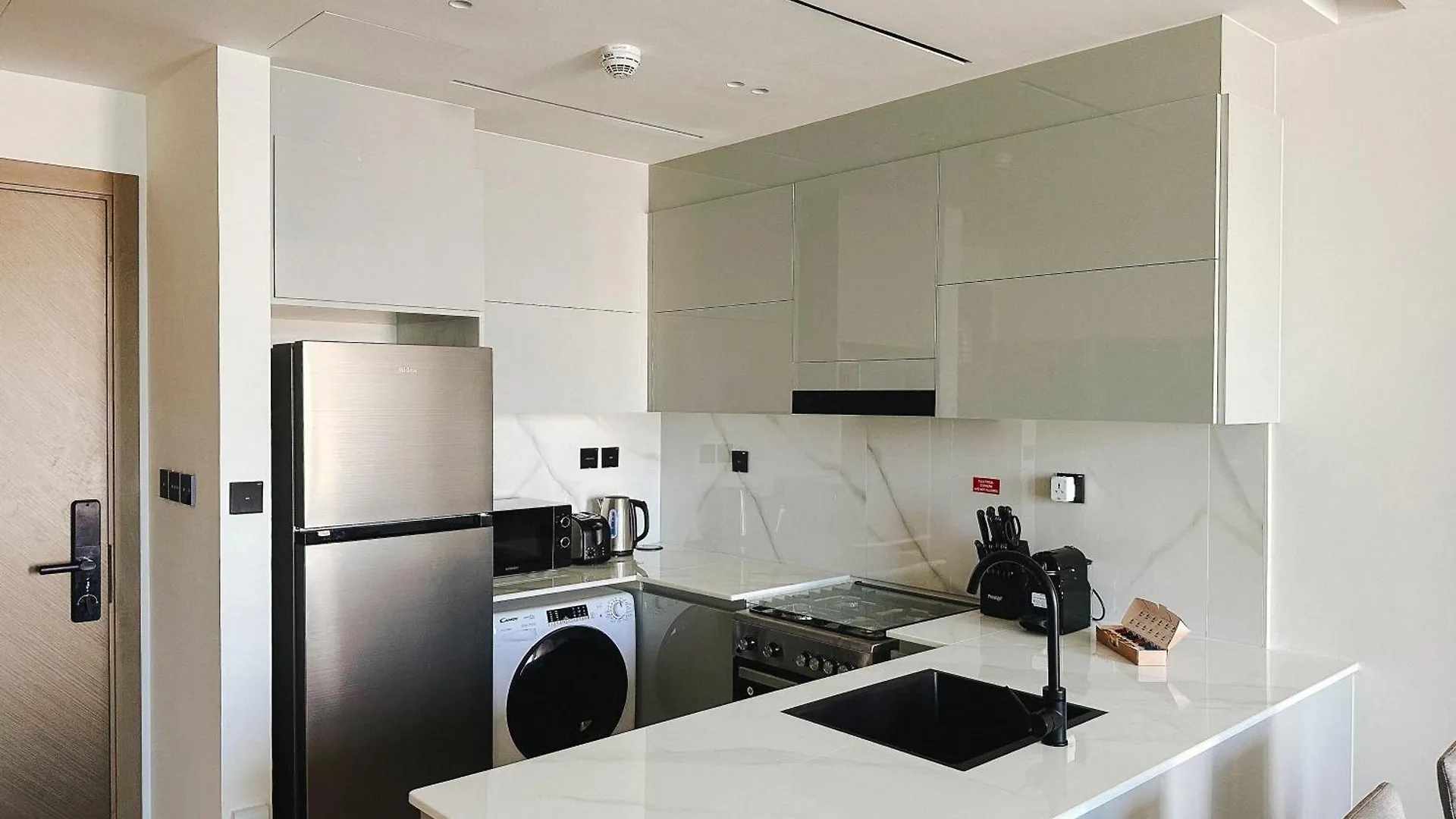 Waterfront apartment with Burj Khalifa views in Business Bay Dubaj Spojené arabské emiráty