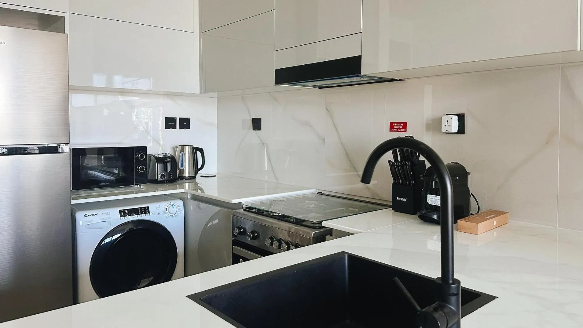 Waterfront apartment with Burj Khalifa views in Business Bay Dubaj 0*,  Spojené arabské emiráty